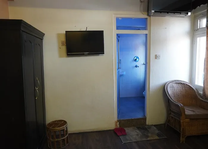 Travelers Hotel 2*