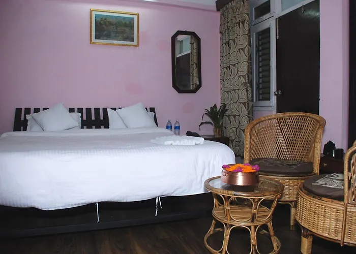 Travelers Hotel 2*